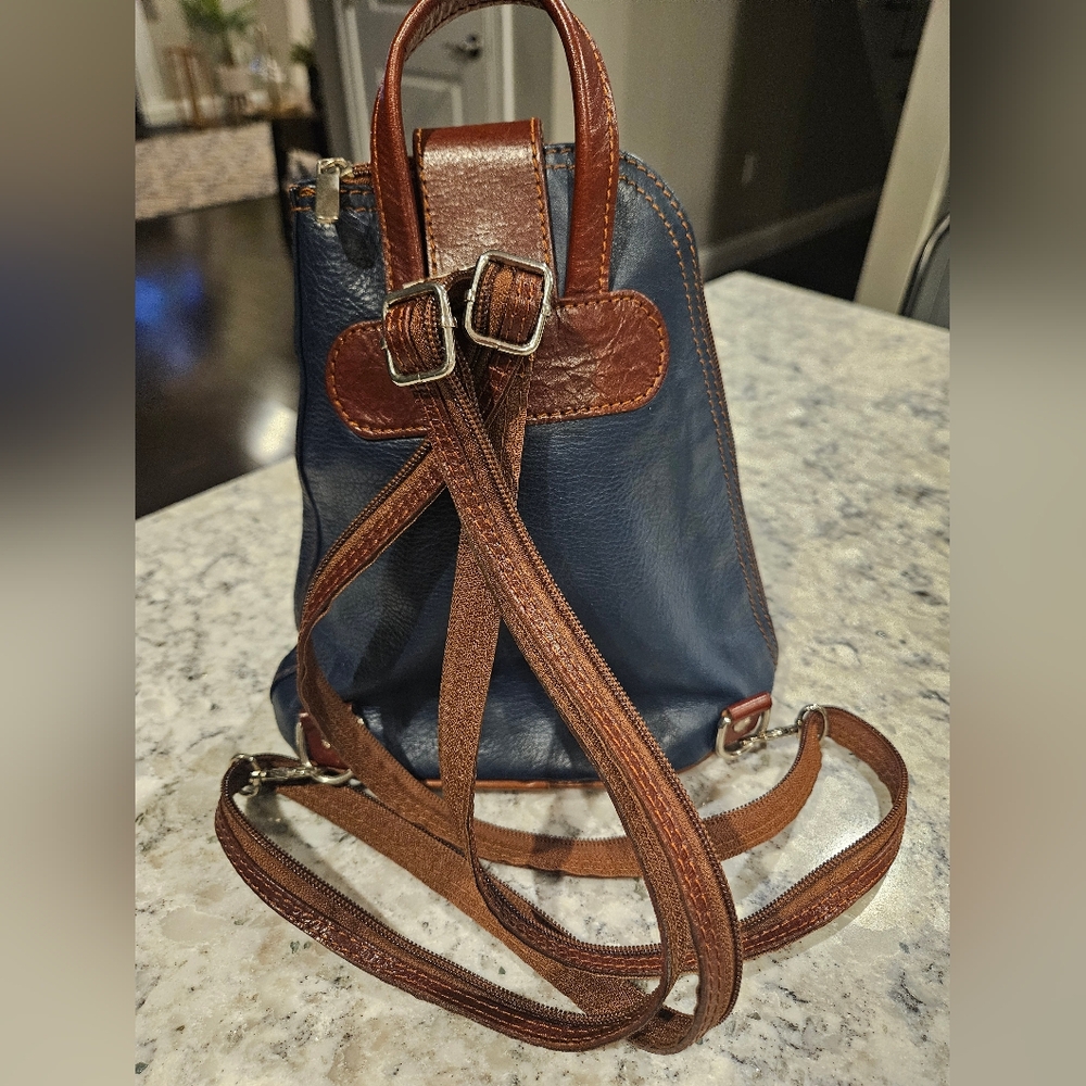 Ladies Small Vera Pelle Navy Blue Leather Backpack Shoulder Bag - Picture 2 of 13